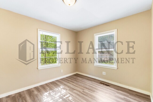 Building Photo - 1401 W 34th St S