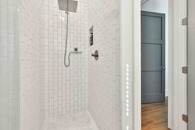 Building Photo - Fully Furnished Trilith Townhome with Larg...