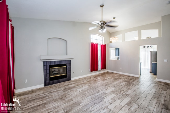 Building Photo - Beautifully Updated 3Bdm 2Ba Home near Sil...