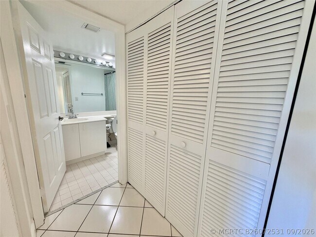 Building Photo - 9587 Weldon Cir