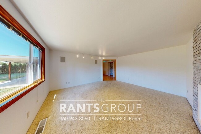 Building Photo - Recently updated 3-bed, 2-bath Rambler in Lacey!