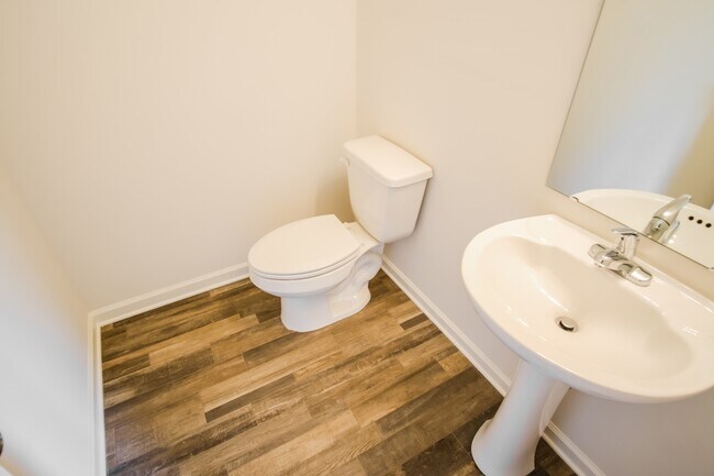 Building Photo - 4112 Lake Russell Dr