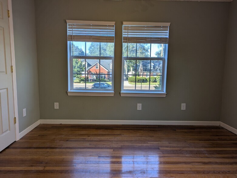 Building Photo - 527 Savannah Hwy