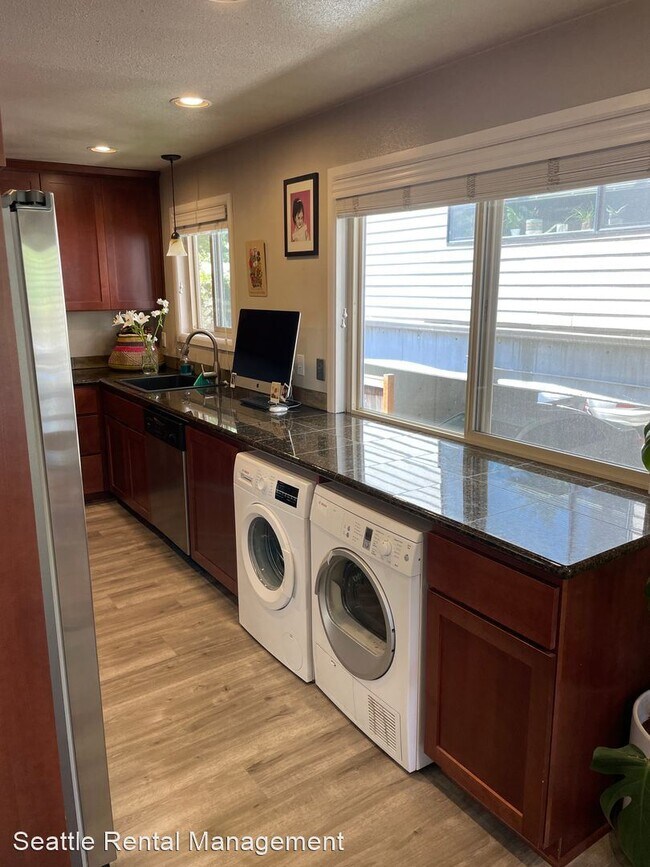 Building Photo - 1 br, 1 bath House - 6557 4th Ave NE  Unit #6