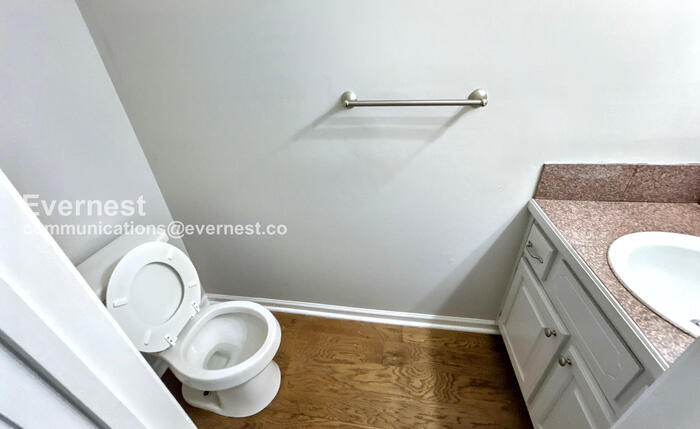 Building Photo - 5547 St James St