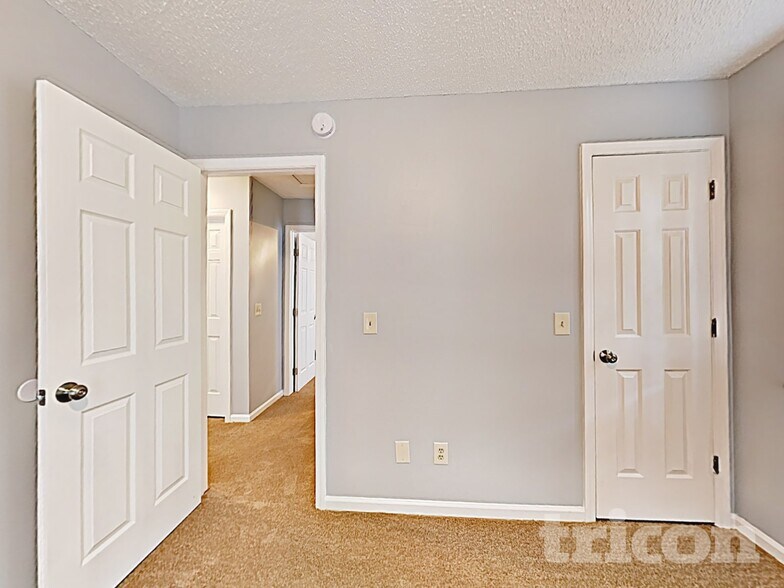 Building Photo - 225 Salusbury Ln