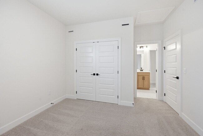 Building Photo - 1061 Sycamore Ests