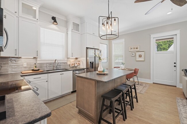 Building Photo - 1705 Double Oak Trl