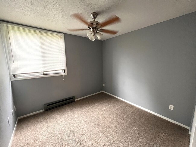 Building Photo - 902 Benton Dr
