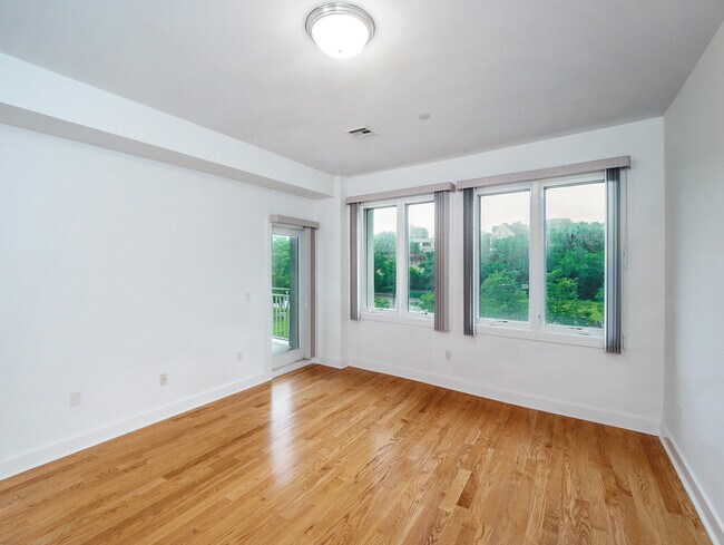 Building Photo - 90 Bay Street Lndg