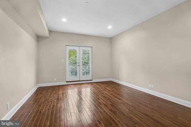 Building Photo - 2050 Frankford Ave