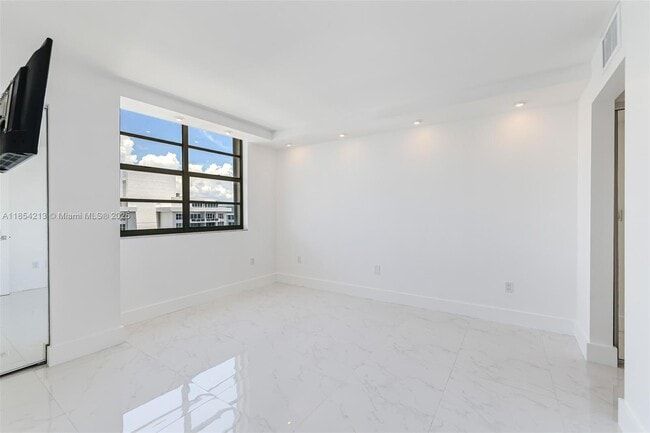 Building Photo - 5701 Collins Ave