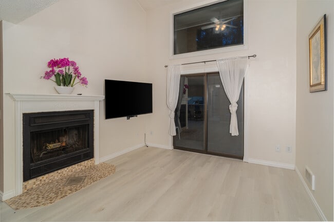 Building Photo - 1500 Lake Park Dr SW