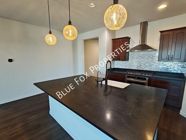 Building Photo - 8454 N Lone Ranger Rd