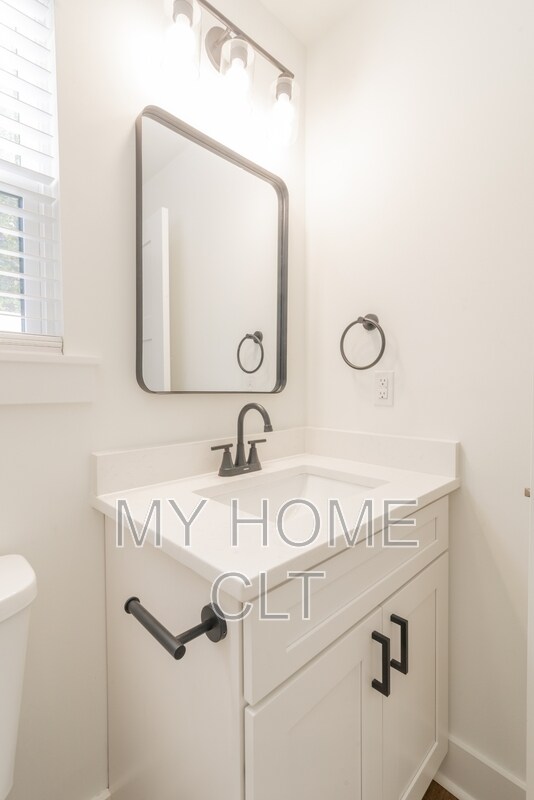 Building Photo - 404 Kirby Dr