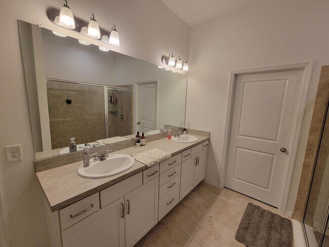 Building Photo - 5325 Jubiloso Dr