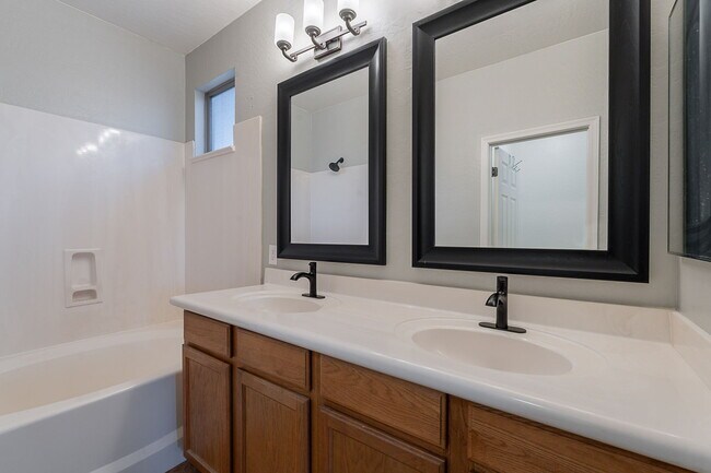 Building Photo - 4133 S Ponderosa Dr