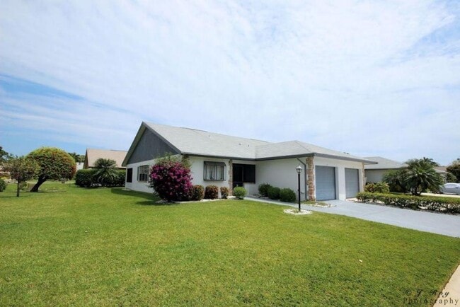 Building Photo - 125 Moccasin Trail S