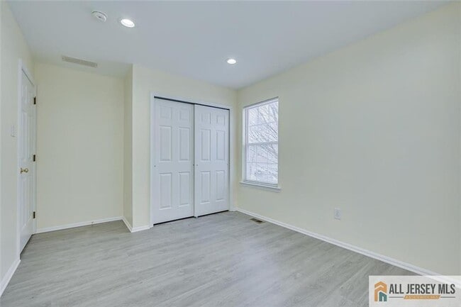 Building Photo - 401 Pheasant Run