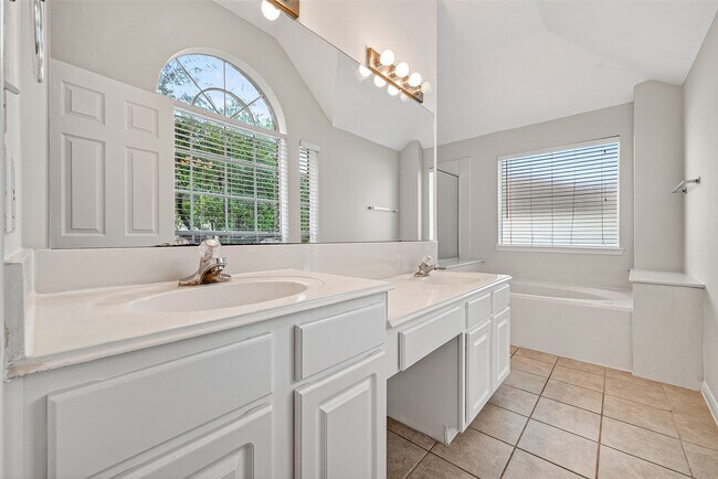 Building Photo - 4539 Springfield Lakes St