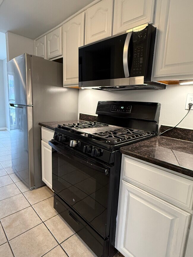 Building Photo - 238 Stevenson Square