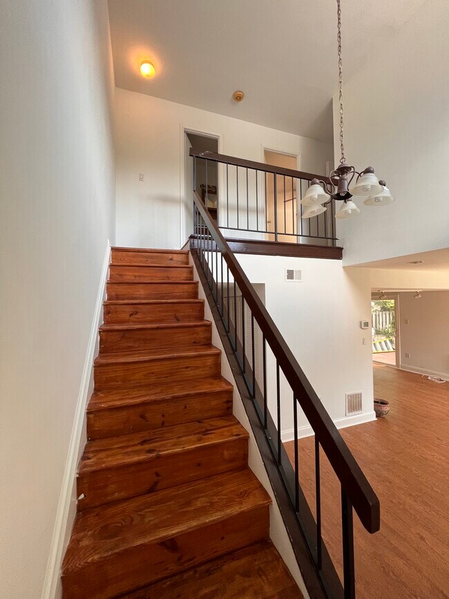 Building Photo - 7551 Woodbine Dr