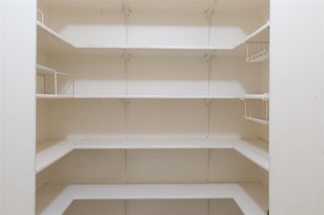 Building Photo - 2813 Adelen Ln