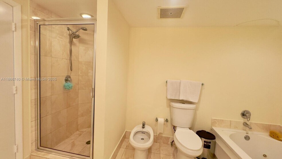 Building Photo - 17375 Collins Ave