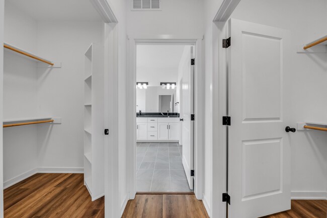 Building Photo - Modern Duplex with Spacious Design & Upsca...