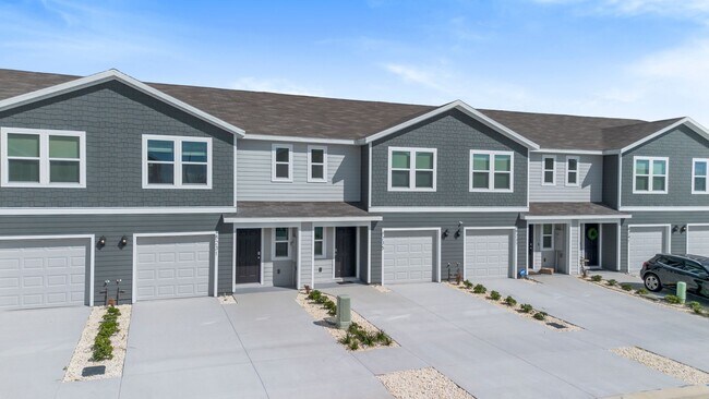 Building Photo - Townhouse at Laurel Commons