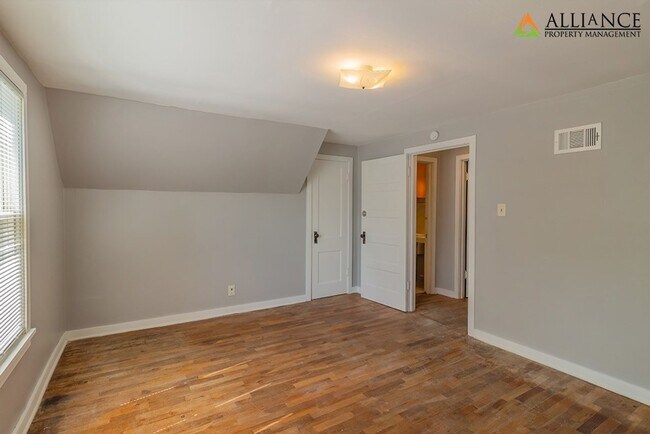 Building Photo - 1404 Legore Ln