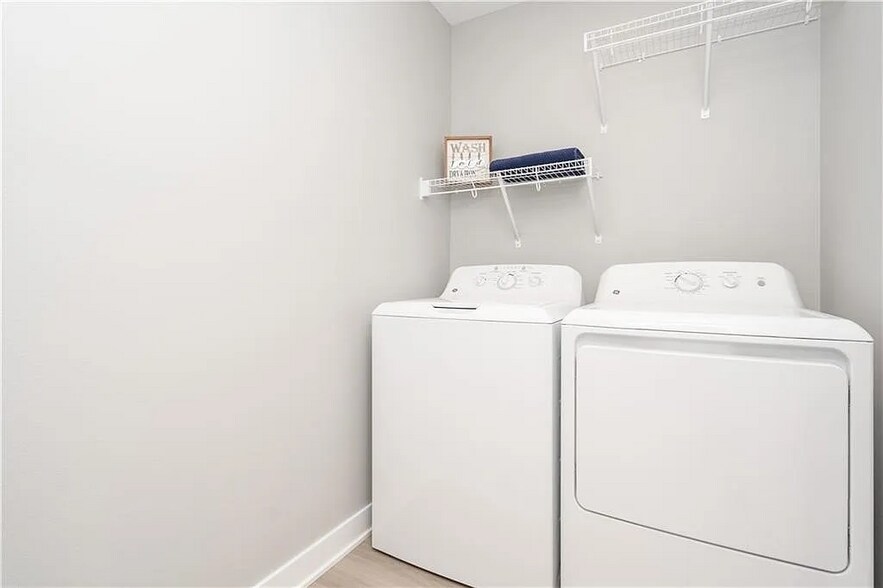 Building Photo - 15304 Goldenrod Dr