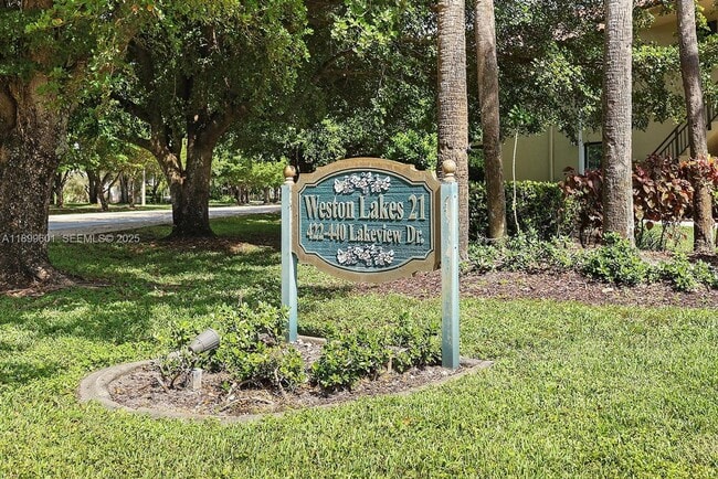 Building Photo - 428 Lakeview Dr