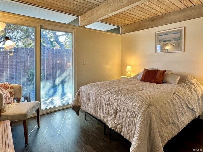 Building Photo - Fully furnished mid-century modern oasis located less than a mile