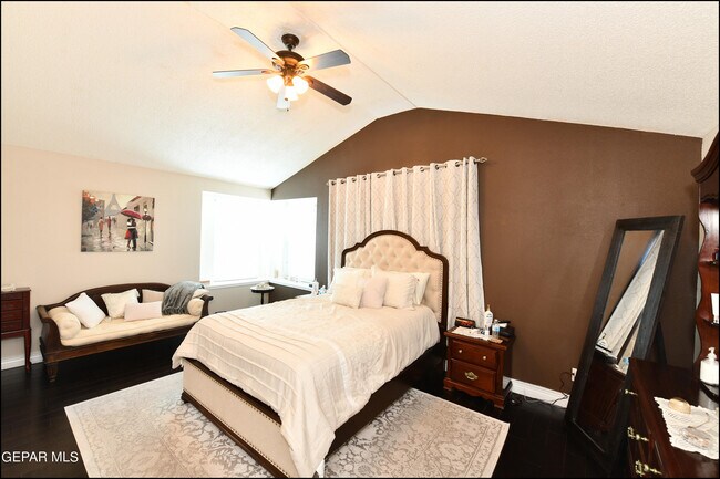 Building Photo - 5060 Silver Sands Ave