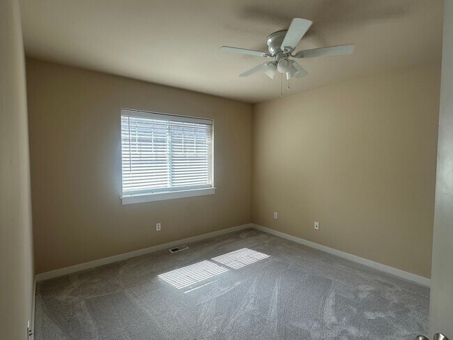 Building Photo - 8862 Ellsworth Ct NE