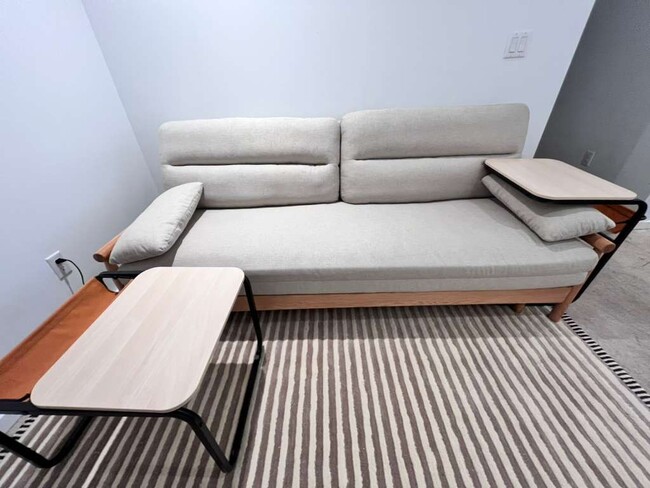 Building Photo - 2950 Fairview Ave E