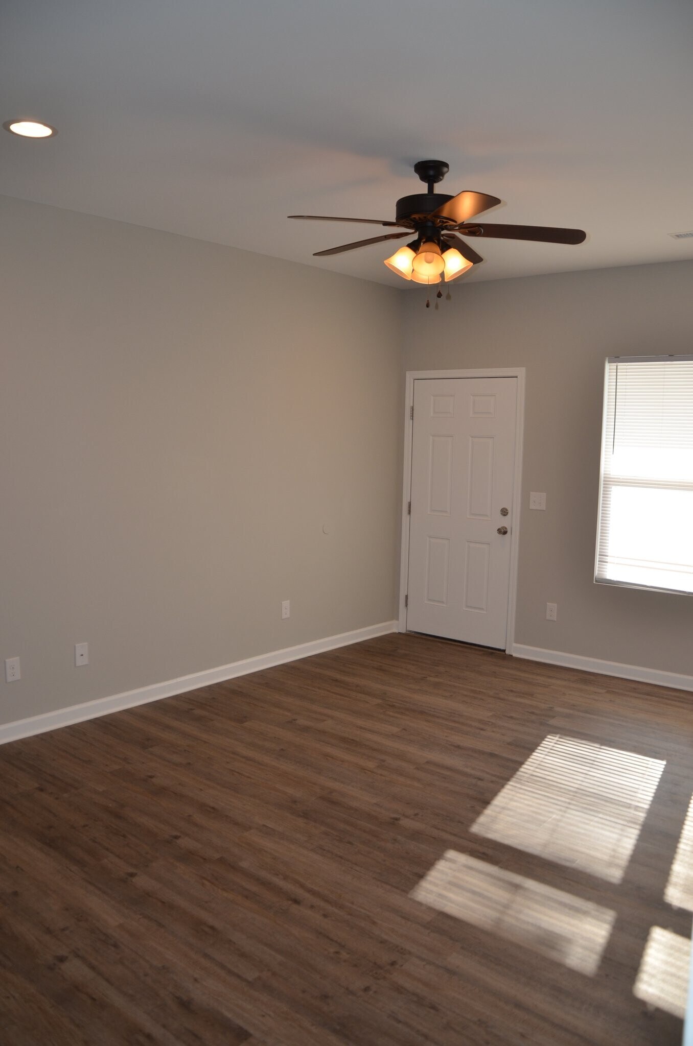 Building Photo - 2265 9th Ave Pl NE