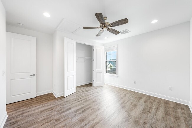 Building Photo - 106 Conifer Ct