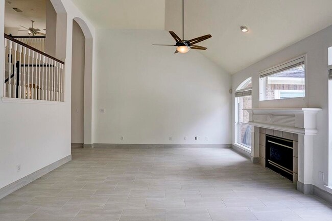 Building Photo - 5634 Heather Run Dr
