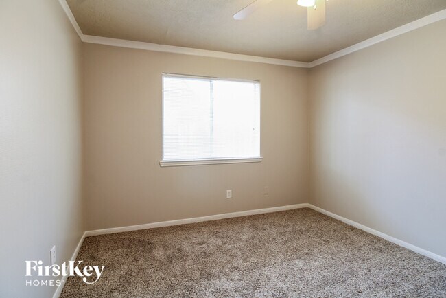 Building Photo - 4727 Falcon Forest Dr