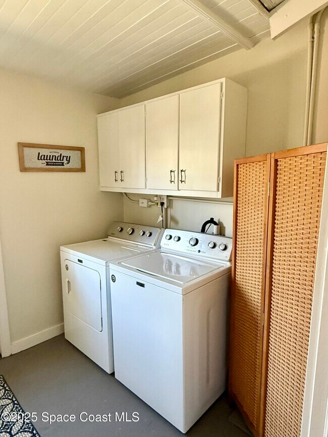 Building Photo - 240 Acorn Dr