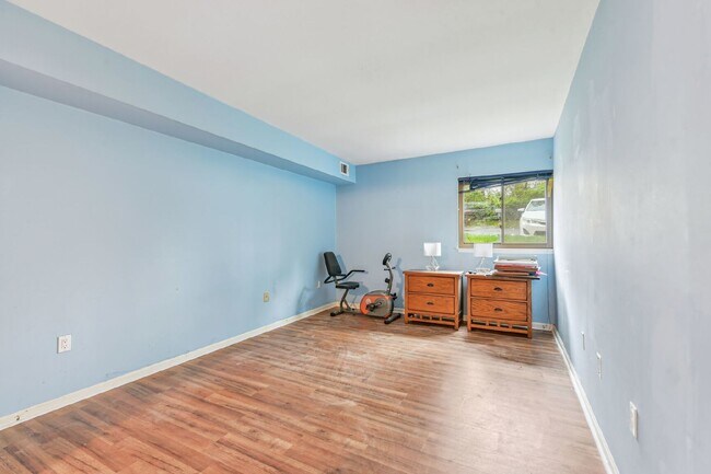 Building Photo - Check out this delightful 1 bed and 1 bath condo For Rent in a prime Fairfax location!