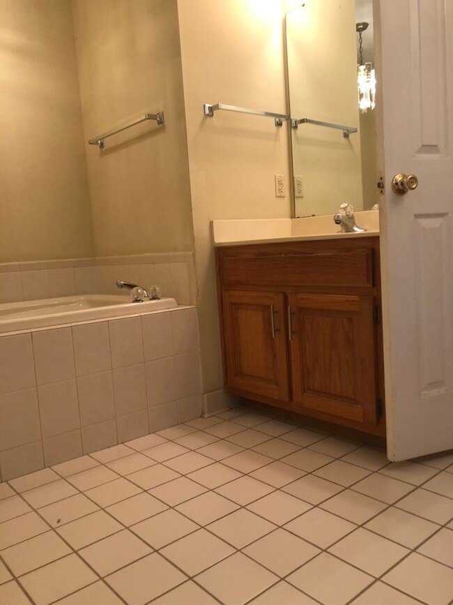 Building Photo - Silver Hills rental!