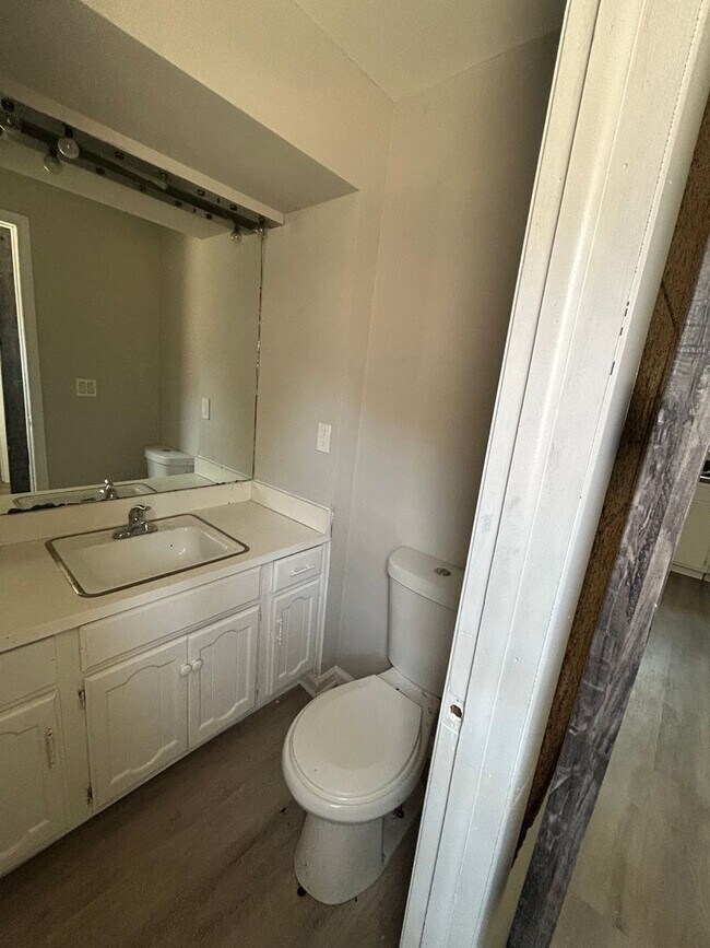 Building Photo - Section 8 Accepted! 3br/1.5ba with 2 Car G...