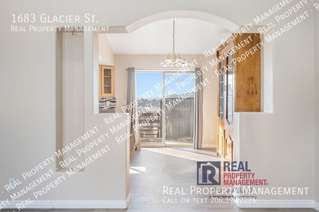 Building Photo - 1683 Glacier St