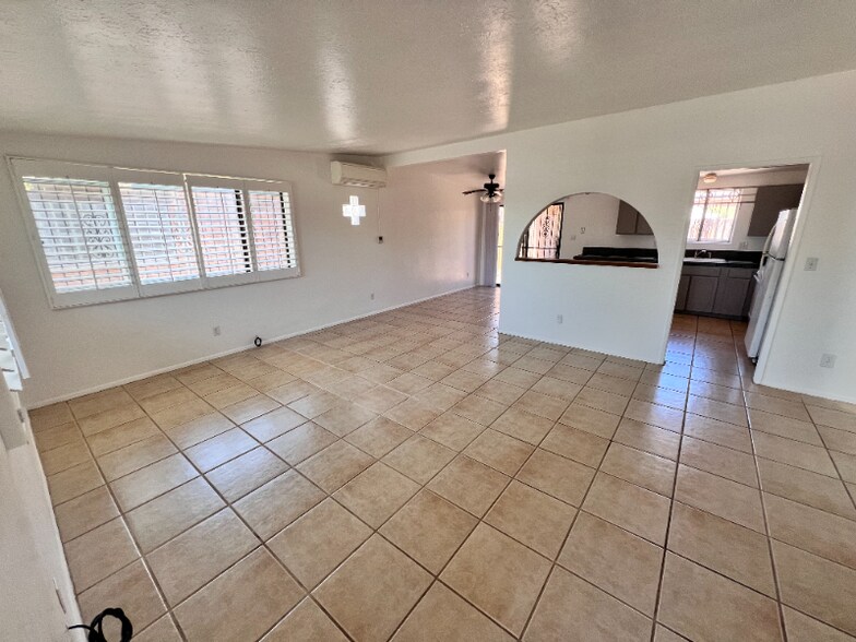 Building Photo - 801 E Holaway Dr