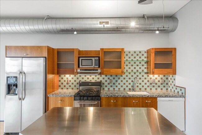 Building Photo - Modern Pearl District Condo – 1 Bedroom + 1 Bath with City Views