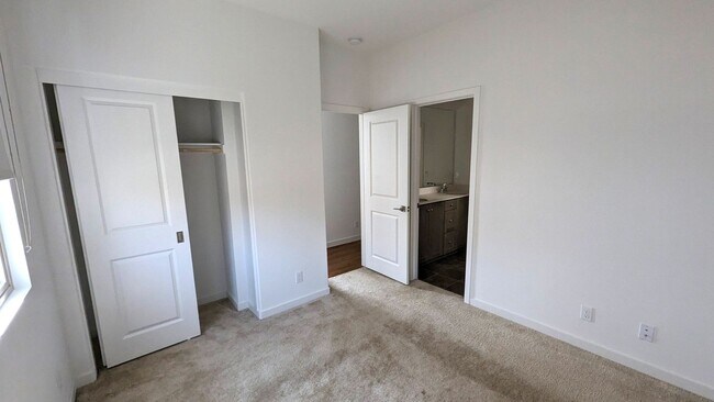 Building Photo - 7449 Channel View St