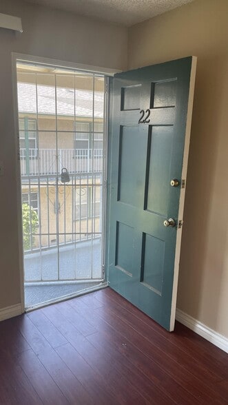 Building Photo - 410 S Sierra Madre Blvd